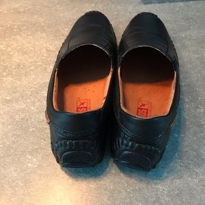 Never worn Italian leather mens loafera
